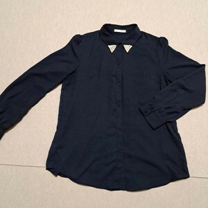 MOUSSY Moussy pearl attaching blouse tops shirt SHIRT navy FREE size 