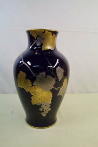 大倉陶園　瑠璃金蝕葡萄　花瓶　２７cm