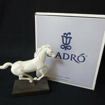 【2250001/293/mrrz】②箱付き LLADRO リヤドロ 01016954/ギャロップ 白馬 フィギュリン 陶器人形 置物 インテリア 100サイズ発送同梱不可_画像1