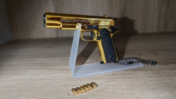 精巧1/3スケール ミニチュアモデルガン コルトM1911 ガバメント ゴールド スタンド+追加ダミーカート