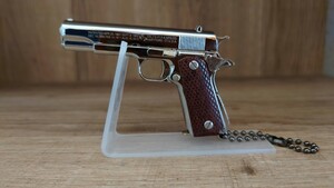 精巧1/3スケール　ミニチュアモデルガン　コルトM1911ガバメント　ウッドグリップフルチェッカー　　トイガン　モデルガン　ミリタリー