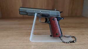 精巧1/3スケール　ミニチュアモデルガン　コルトM1911　ガバメント　ウッドグリップフルチェッカー　ガンカラー　モデルガン　ミリタリー