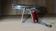 精巧1/3スケール　 ミニチュアモデルガン　コルト1911ガバメント　ウッドグリップ　　モデルガンキーホルダー　　_画像2