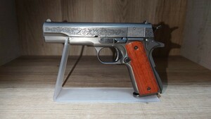 精巧1/2スケール ミニチュアモデルガン　コルトM1911 ガバメント　ウッドグリップ　ガンカラー　エングレーブ