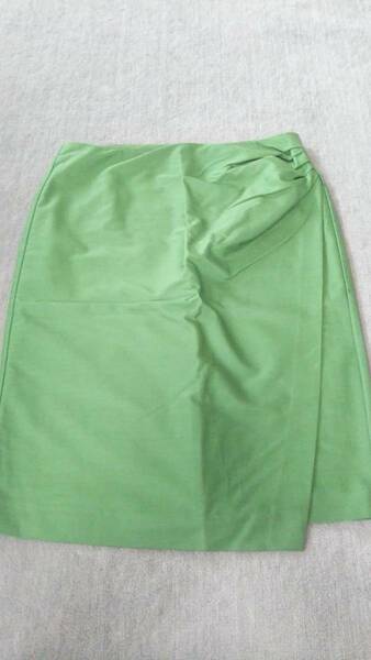 タイトスカート　MaxMara　緑　サイズ42　W76　膝丈　美品