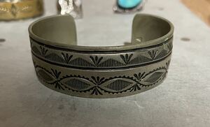  genuine article Vintage stamp go in bangle Navajo Indian jewelry STERLING Vintage silver bangle arm wheel znitu rug Goro's 