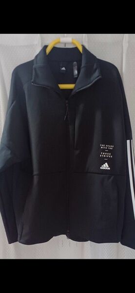 adidas 人気 ジップアップスエット上着！