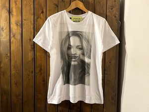 新品★ケイト・モス　ヒゲ　パロディ　プリントTシャツ★ファッション・スーパーモデル/セレブ/SEXY/KATE MOSS