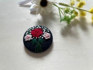 赤い薔薇花束刺繍ヘアゴム　くるみボタン