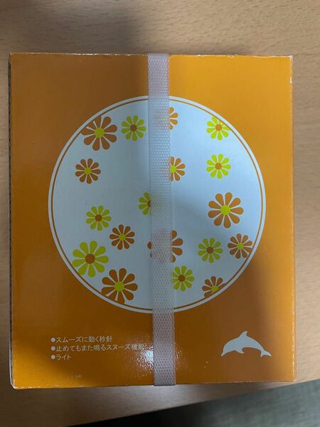 目覚まし時計　レトロカラー　イルカ　花柄　オレンジ　時計