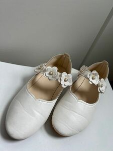 キッズ フォーマルシューズ 女の子 ピアノ発表会 靴 七五三 入園式 入学式 結婚式 卒園式 白 ホワイト 花 ドレス2021