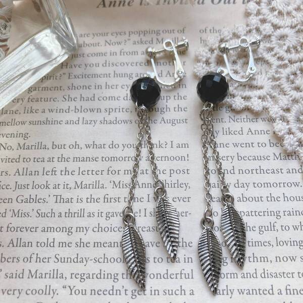 イヤリング ブラック 多面カットアクリルボール 黒 リーフ チェーン ゆらゆら シルバーVintage jewelry accessories A0720