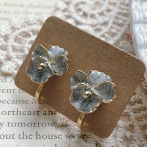  earrings flower . flower sumire Gold blue gray *Vintage jewelry accessories A0767