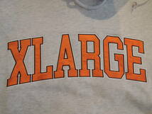 X-LARGE XLARGE エクストララージ COLLEGE LOGO HOODED SWEATSHIRT アッシュ XLサイズ 人気商品 _画像2