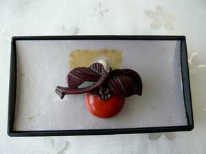 *USED beautiful goods * sickle . carving brooch * color vivid persimmon. real! color entering * tradition handicraft wooden lacquer ware lacquer coating *2087