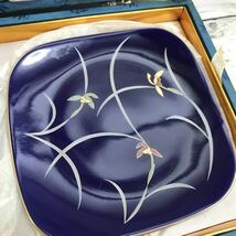 【未使用保管品】香蘭社 蘭の香 スクエア デザート皿 5枚セット 銘々皿 小皿 瑠璃 蘭 角皿_画像5
