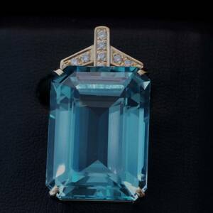 F3251[BRAND CLUB HILTON OSAKA] highest. aqua seems . color. brutopa51.06ct natural rarity D0.20ct top class K18 purity man woman TP weight 17g