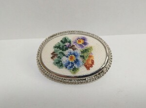 　　β 　プチポワン 　ブローチ　 β　 Petit Point 　刺繍 　プチポアン 　ブローチ