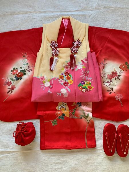 七五三に★正絹　赤色に鶴と牡丹　梅が枝の3歳着物、被布のセット