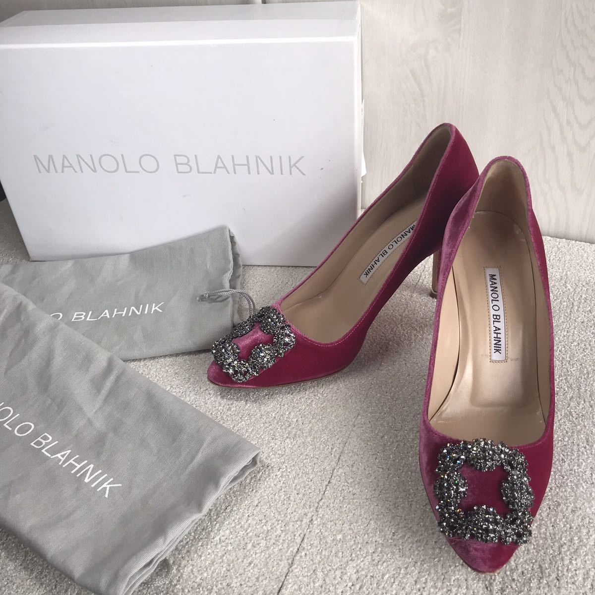 Yahoo!オークション -「manolo blahnik マノロブラニク 35」の落札相場