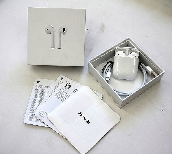 Apple AirPods with Charging Case 第2世代 MV7N2J/A オークション比較