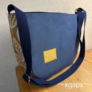 ショルダーバッグ 葉っぱ 薄茶 hand made ハンドメイド 斜め掛け サコッシュ ポシェット