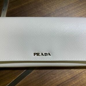 【PRADA】プラダ カードチェーン付き 長財布 ×サフィアーノ ホワイト