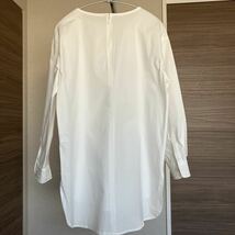 未使用　半額以下　12closet【福田麻琴さんコラボ／洗える】 スリット入りロングブラウス ￥13000 レイヤード　ロングブラウス　白_画像3