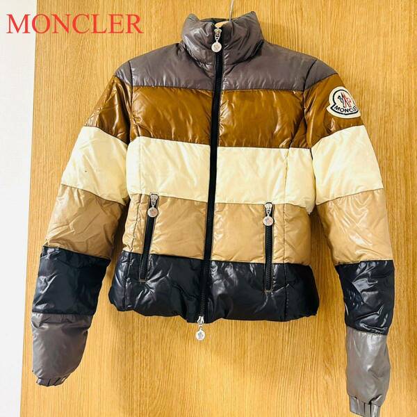 希少　MONCLER モンクレール　ダウン　ダウンジャケット　ロゴ　