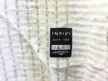 [ストール] ファッション小物「INDIVI：インディヴィ」タグ付き カシミア100％ ほぼ正方形 防寒 灰色：ライトグレー系_画像4