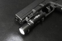 【ジュラルミン削り出しボディ】SUREFIRE シュアファイア タイプ X300 ウェポンライト★300ルーメンでバチッと明るい!_画像3