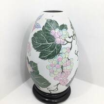中国 壺 花瓶 葡萄 蝶々 インテリア 高さ：約32cm 飾り壺 アンティーク ディスプレイ 置物 （h541）_画像5