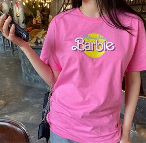 新品映画Barbie ロゴTシャツ、ピンクTシャツ、XSとXLサイズ　ユニセックス　サイズ感大きめ