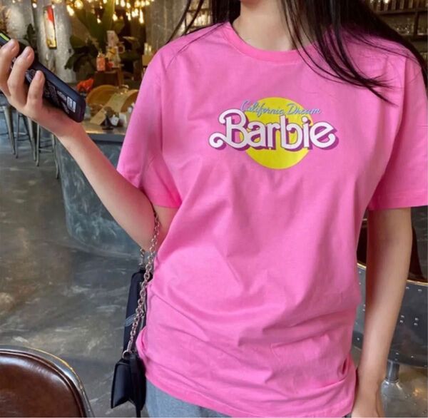 新品映画Barbie ロゴTシャツ、ピンクTシャツ、XSサイズ ユニセックス サイズ感大きめ