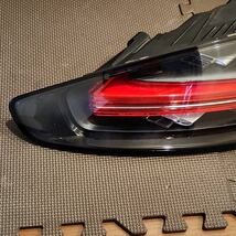 美品【982.945.096.M】ポルシェ718ボクスター ケイマン純正テールライト右 右側のみporsche 718 boxter cayman tail light right982945096M_画像4