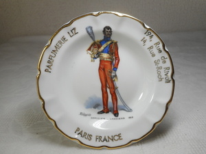 フランス　パリ　香水　専門店　LIZ　アドバタイジング　ビンテージ　陶器　小皿　Limoges France　非売品　将校　ノベルティ