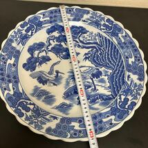 t10-413 大皿 染付 飾り皿 鶴　松　約41cm 保管品_画像6