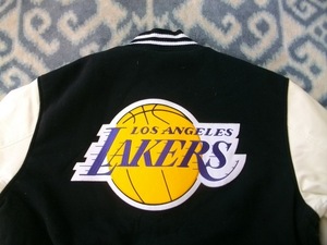 ロサンゼルス レイカーズ 袖革？レザー？リバーシブルジャケット 極美品 表記XL NBA Los Angeles Lakers