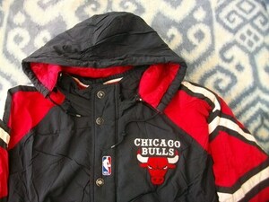 シカゴ ブルズ フード付きジャンパー？ 極美品 L NBA Chicago Bulls STARTER製 Michael Jordan マイケル ジョーダン スターター