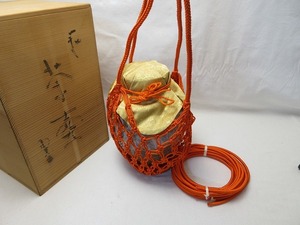 510727 【 美品 茶道具 萩焼 飾壺 茶壺 飾網紐付 四つ耳壷 陶印 作者不明 共箱 】 検) 作家物 赤膚焼 口切茶事 茶壷 茶器 炉開き ⅲ 