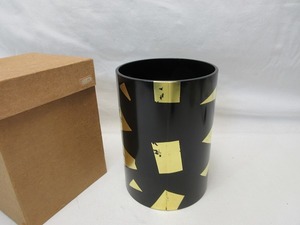 510018 【 ほぼ未使用 茶道具 黒塗 金散らし 葉蓋水指 紙箱 】 検) 煎茶道具 茶懐石 玄々斎好写し 切箔 水差し 茶事 茶の湯用品 曲物 ⅰ