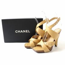 美品◎イタリア製 CHANEL シャネル レディース ココマークスタッズ ウッドソール レザークロス サンダル ベージュ 37 1／2 箱付き_画像2