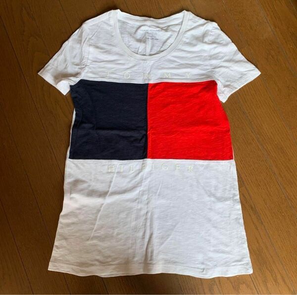 トミーフィルフィガー Tシャツ　Tommy Hilfiger 