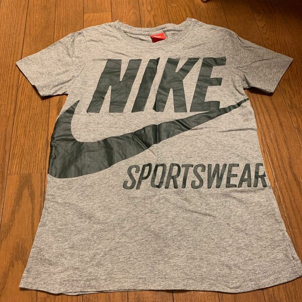 NIKE ナイキ　半袖Tシャツ