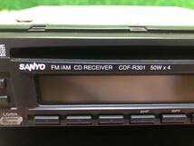 サンヨー SANYO　CDプレーヤーデッキ　カーオーディオ　CDF-R301　管15950_画像2