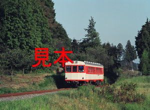 鉄道写真645ネガデータ、122704340006、キハ602、鹿島鉄道、常陸小川～四箇村、2000.09.21、（4575×3350）