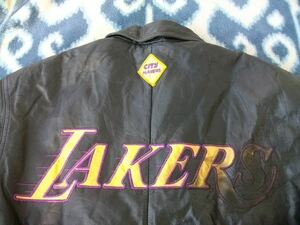 ロサンゼルス レイカーズ 革？レザー？黒ジャケット 外側は美品 M NBA Los Angeles Lakers