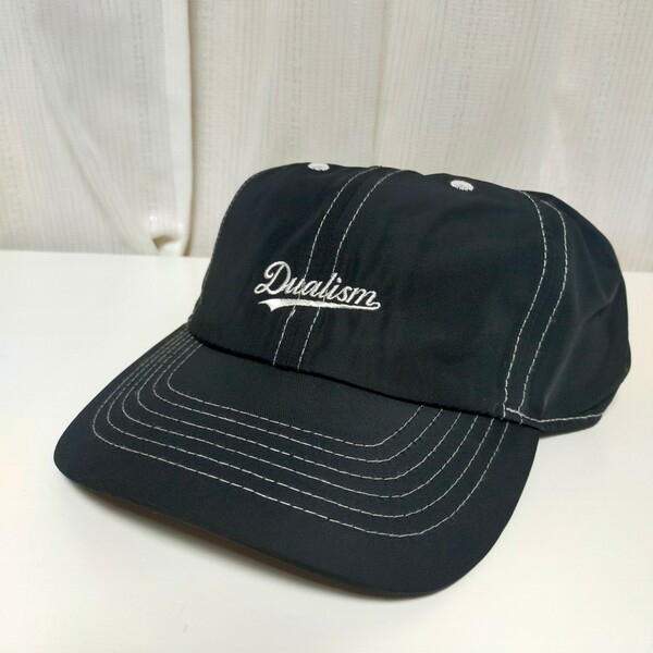 未使用 DUALISM デュアリズム SCRIPT LOGO CAP スクリプトロゴ キャップ 帽子 フリー ブラック(黒）