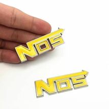 【送料無料】NOS イエロー エンブレム ワイルドスピード ニトロ メタル ステッカー 外装 内装 カスタムパーツ 四駆 車 2個入 翌日発送_画像1