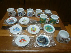 ☆ディズニー　アートコレクション　陶磁器製　ミニキャラクターマグカップ＆ミニ絵皿（皿立付）　yujin 